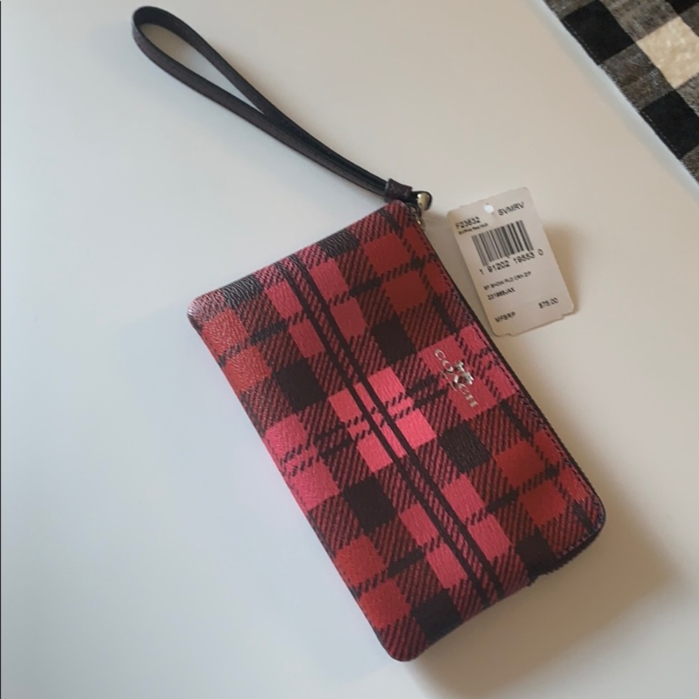 NWT Coach wristlet ❤️ good when you don’t want a bulky bag.